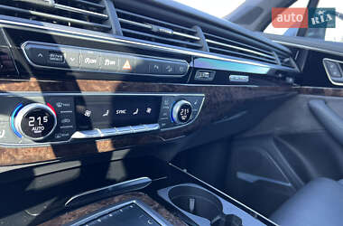 Внедорожник / Кроссовер Audi Q7 2018 в 