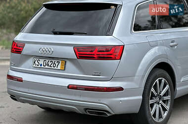 Внедорожник / Кроссовер Audi Q7 2016 в 
