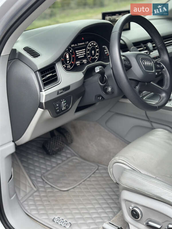 Внедорожник / Кроссовер Audi Q7 2016 в Сарнах