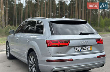 Внедорожник / Кроссовер Audi Q7 2016 в 