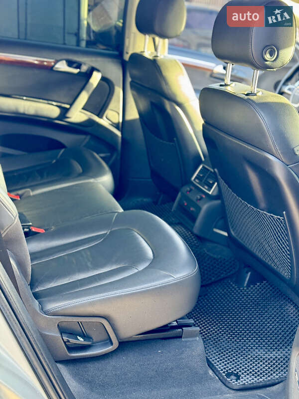 Позашляховик / Кросовер Audi Q7 2010 в Чернігові