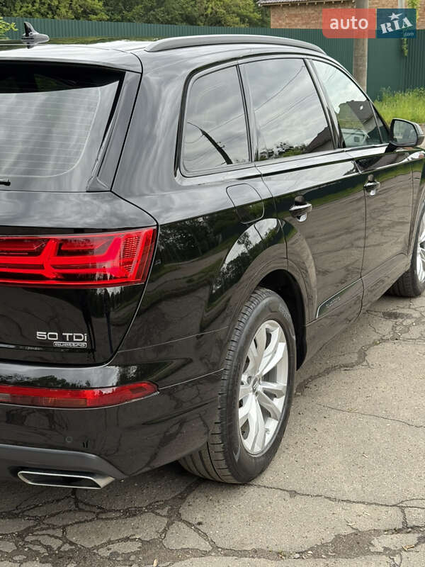 Позашляховик / Кросовер Audi Q7 2019 в Чернівцях
