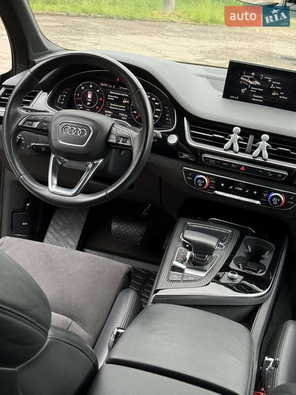 Позашляховик / Кросовер Audi Q7 2019 в Чернівцях