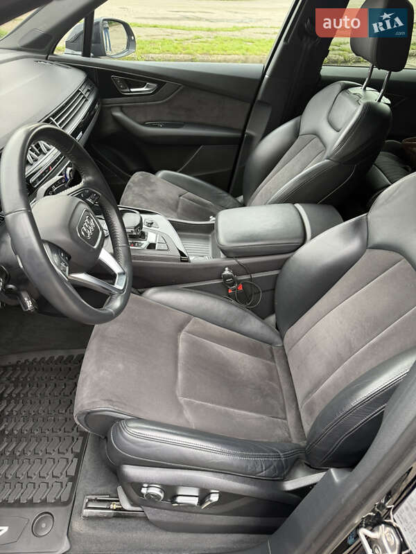Позашляховик / Кросовер Audi Q7 2019 в Чернівцях