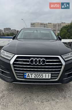 Позашляховик / Кросовер Audi Q7 2015 в 