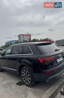 Позашляховик / Кросовер Audi Q7 2015 в 