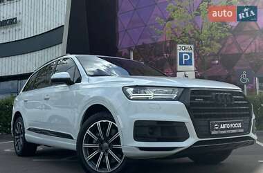 Внедорожник / Кроссовер Audi Q7 2016 в 