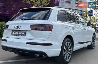 Внедорожник / Кроссовер Audi Q7 2016 в 