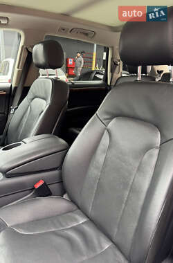 Позашляховик / Кросовер Audi Q7 2013 в 