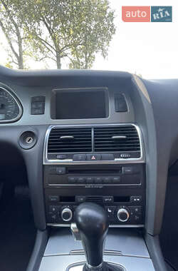 Внедорожник / Кроссовер Audi Q7 2009 в 