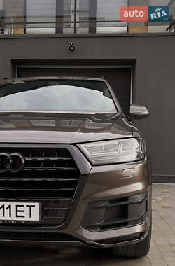 Внедорожник / Кроссовер Audi Q7 2015 в 