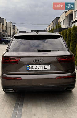 Внедорожник / Кроссовер Audi Q7 2015 в 