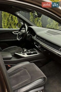 Внедорожник / Кроссовер Audi Q7 2015 в 