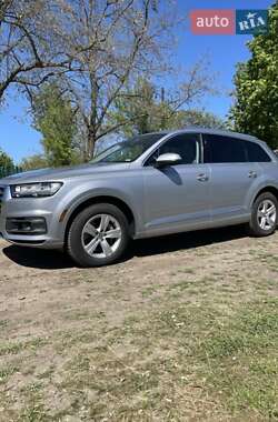 Внедорожник / Кроссовер Audi Q7 2017 в 