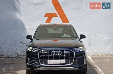 Позашляховик / Кросовер Audi Q7 2021 в 