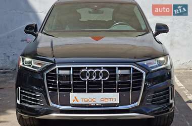 Позашляховик / Кросовер Audi Q7 2021 в 