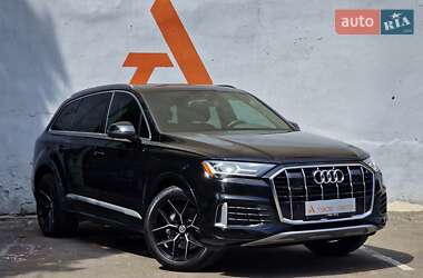 Позашляховик / Кросовер Audi Q7 2021 в 