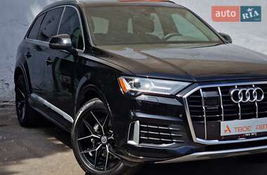 Позашляховик / Кросовер Audi Q7 2021 в 