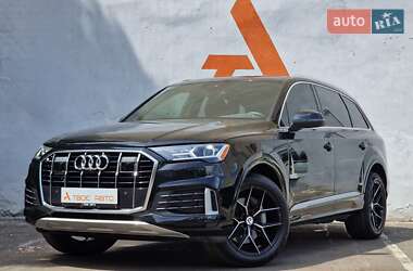 Позашляховик / Кросовер Audi Q7 2021 в 