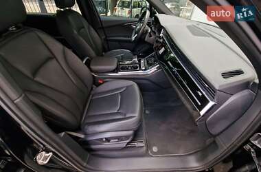 Позашляховик / Кросовер Audi Q7 2021 в 