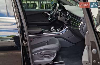Позашляховик / Кросовер Audi Q7 2021 в 