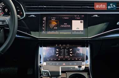 Позашляховик / Кросовер Audi Q7 2021 в 