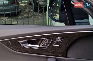 Позашляховик / Кросовер Audi Q7 2021 в 