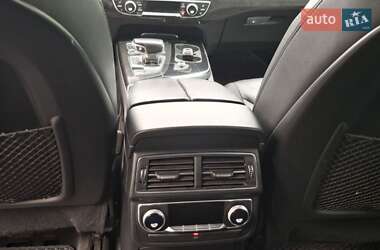Позашляховик / Кросовер Audi Q7 2016 в 