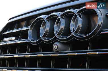 Позашляховик / Кросовер Audi Q7 2017 в 