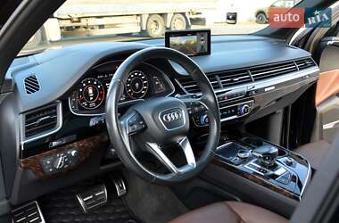 Позашляховик / Кросовер Audi Q7 2017 в 