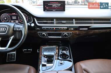 Позашляховик / Кросовер Audi Q7 2017 в 