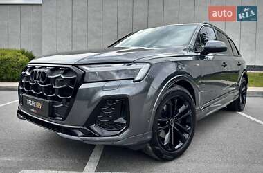 Позашляховик / Кросовер Audi Q7 2025 в 