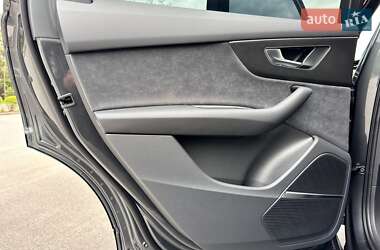 Позашляховик / Кросовер Audi Q7 2025 в 