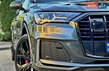 Внедорожник / Кроссовер Audi Q7 2022 в 