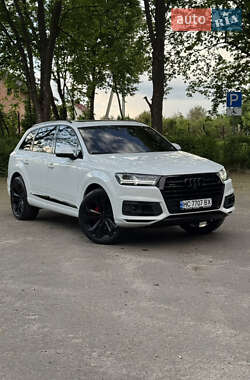 Внедорожник / Кроссовер Audi Q7 2017 в 