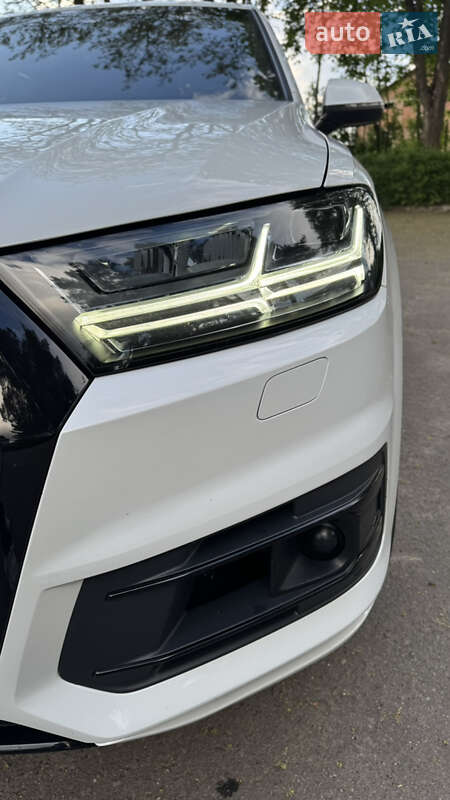 Позашляховик / Кросовер Audi Q7 2017 в Винниках