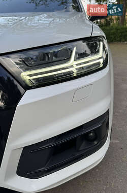 Внедорожник / Кроссовер Audi Q7 2017 в 