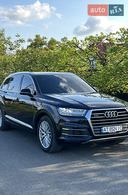 Внедорожник / Кроссовер Audi Q7 2015 в 