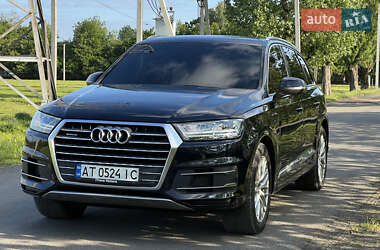 Внедорожник / Кроссовер Audi Q7 2015 в 
