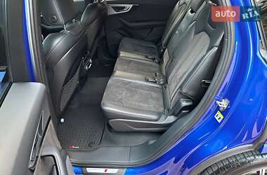 Позашляховик / Кросовер Audi Q7 2016 в 