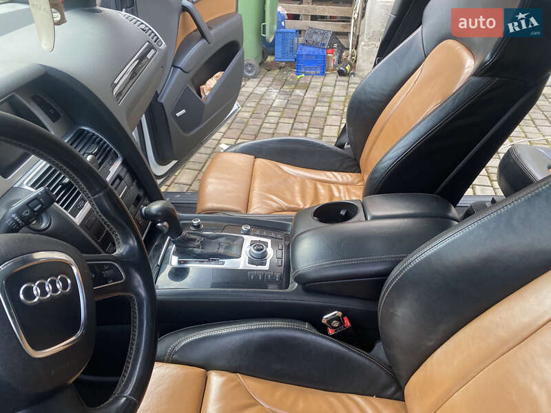 Позашляховик / Кросовер Audi Q7 2010 в Новоселиці