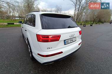 Внедорожник / Кроссовер Audi Q7 2017 в 