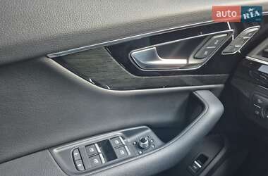 Внедорожник / Кроссовер Audi Q7 2017 в 