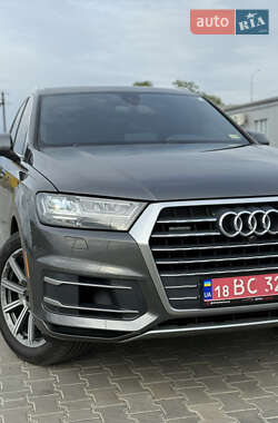 Внедорожник / Кроссовер Audi Q7 2018 в 