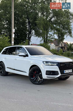 Внедорожник / Кроссовер Audi Q7 2017 в Винниках