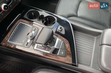 Внедорожник / Кроссовер Audi Q7 2016 в 