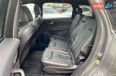 Внедорожник / Кроссовер Audi Q7 2016 в 