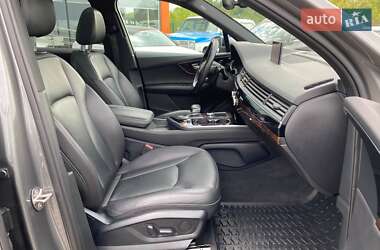 Внедорожник / Кроссовер Audi Q7 2016 в 