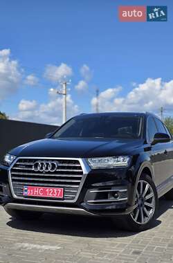 Позашляховик / Кросовер Audi Q7 2018 в 