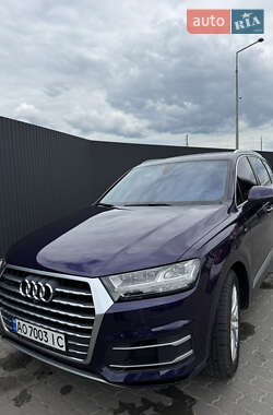 Внедорожник / Кроссовер Audi Q7 2017 в 